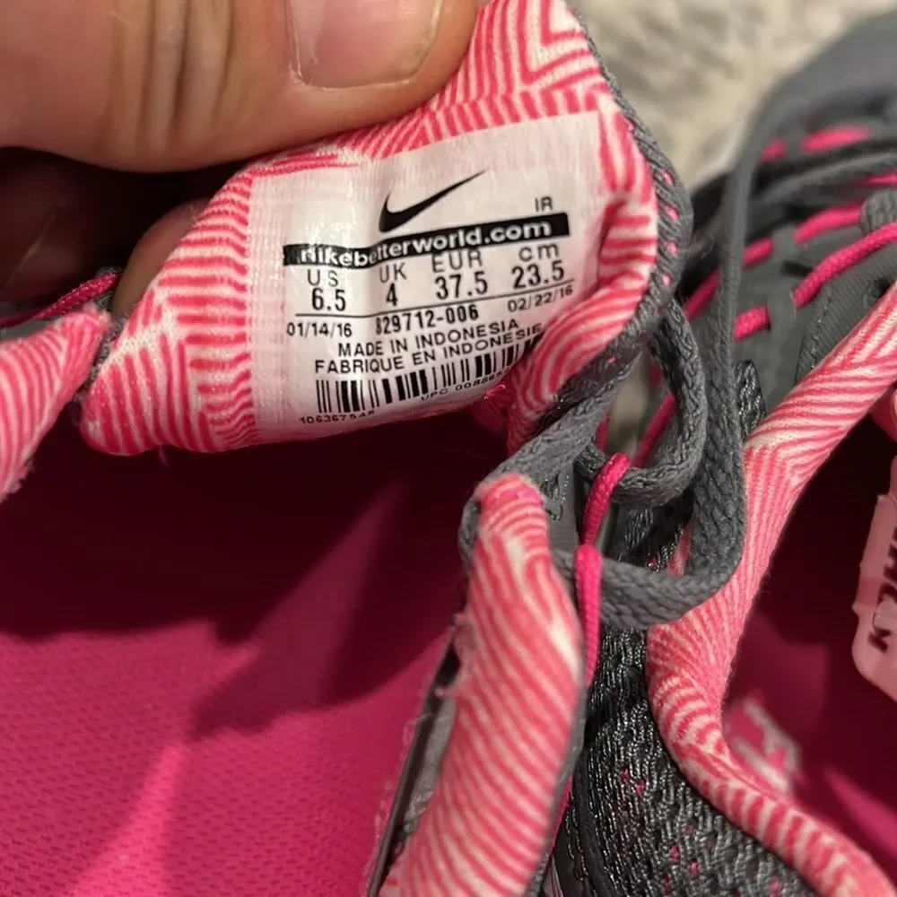 Nike Max Dynasty Women’s Running Shoes Size 6.5 worn once grey and pink Like new